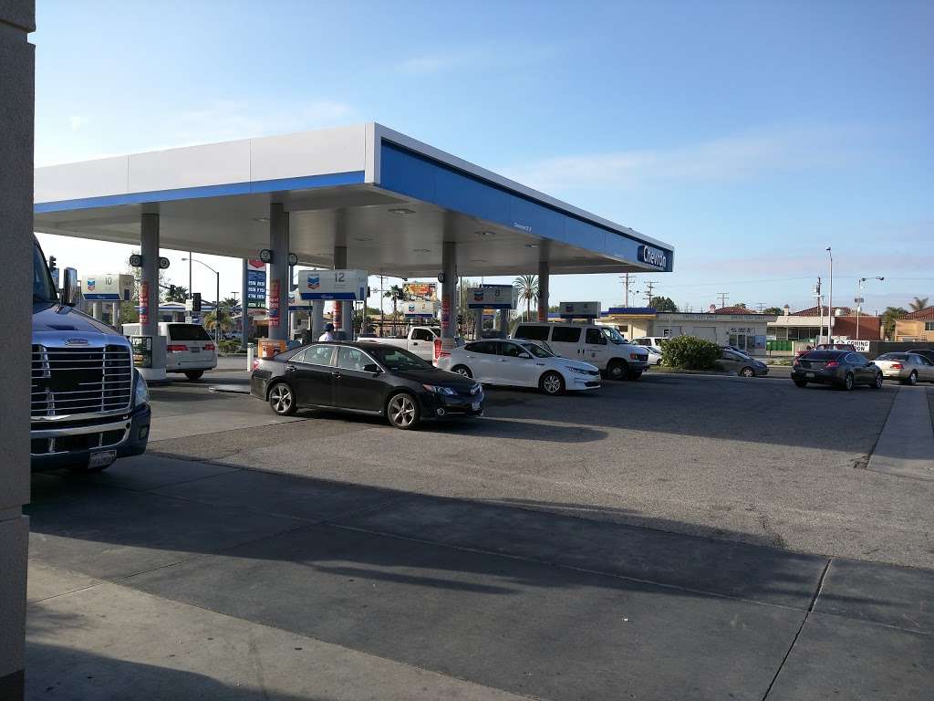 Chevron | 12555 Paramount Blvd, Downey, CA 90242, USA | Phone: (562) 250-0558