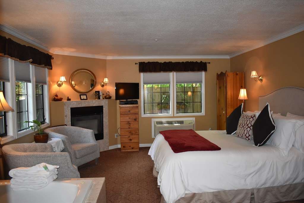 Candlelight Inn Napa Valley | 1045 Easum Dr, Napa, CA 94558, USA | Phone: (707) 257-3717