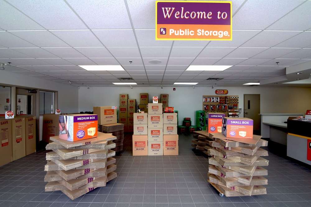 Public Storage | 1401 N Green Bay Rd, Waukegan, IL 60085 | Phone: (224) 572-9988