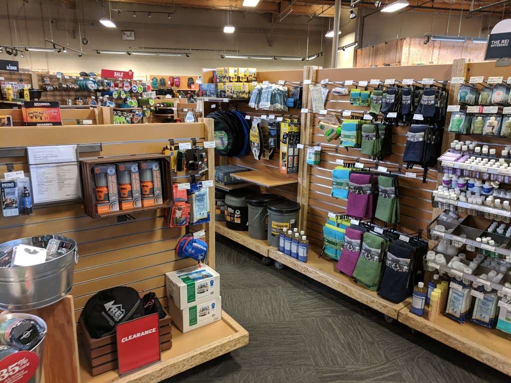 REI | 400 El Paseo de Saratoga, San Jose, CA 95130, USA | Phone: (408) 871-8765