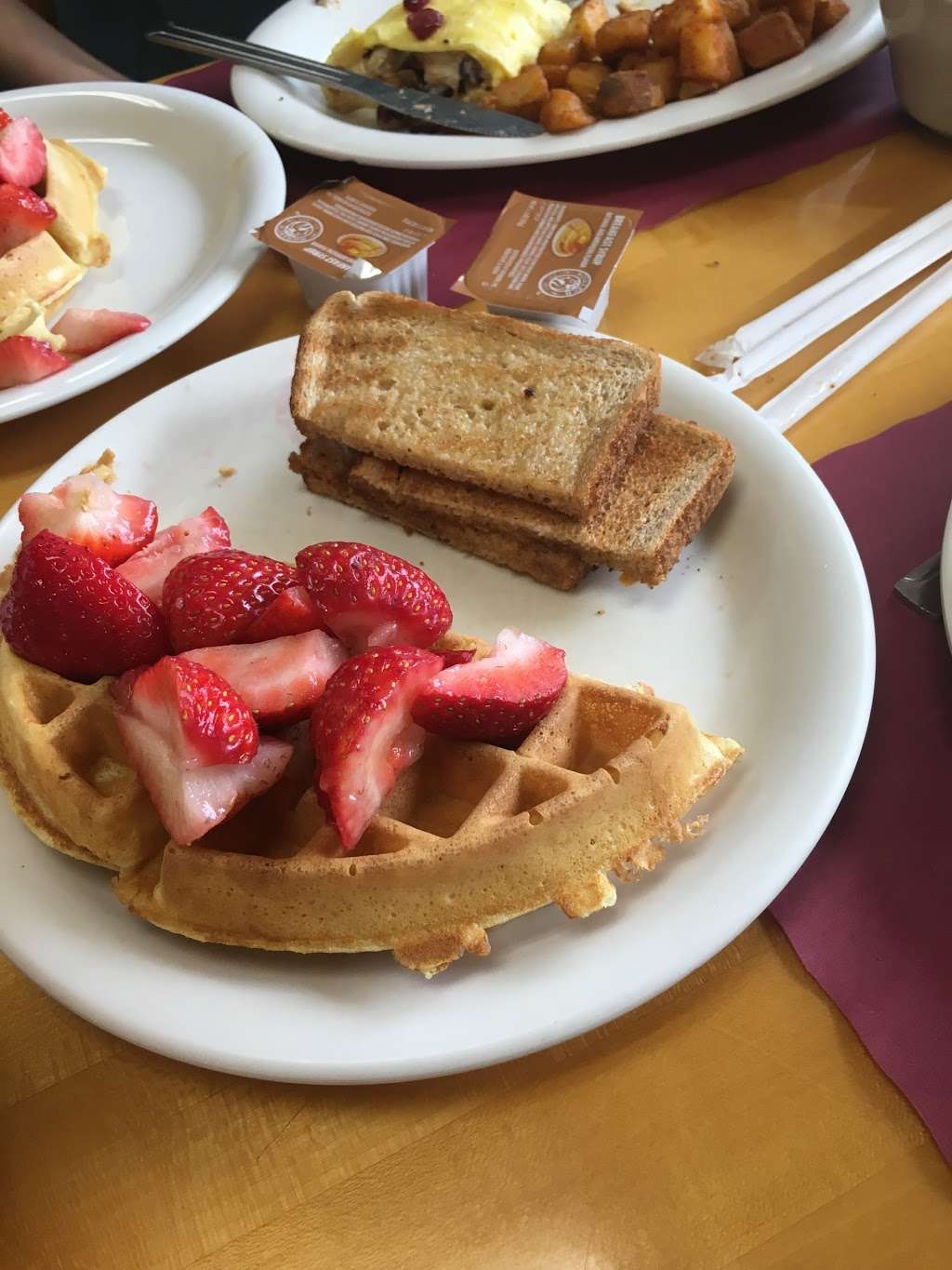 Vics Waffle House | 283 Old Main St, Tewksbury, MA 01876, USA | Phone: (978) 640-9610