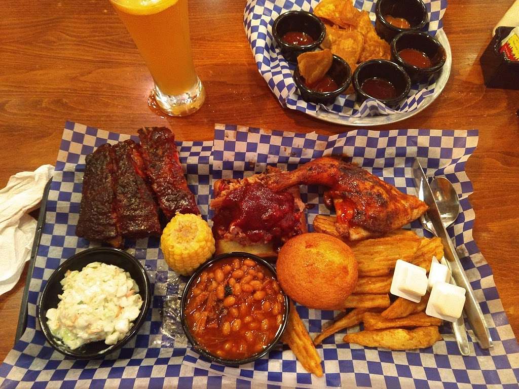 Famous Daves Bar-B-Que | 100 W Main St, Christiana, DE 19702, USA | Phone: (302) 737-0300