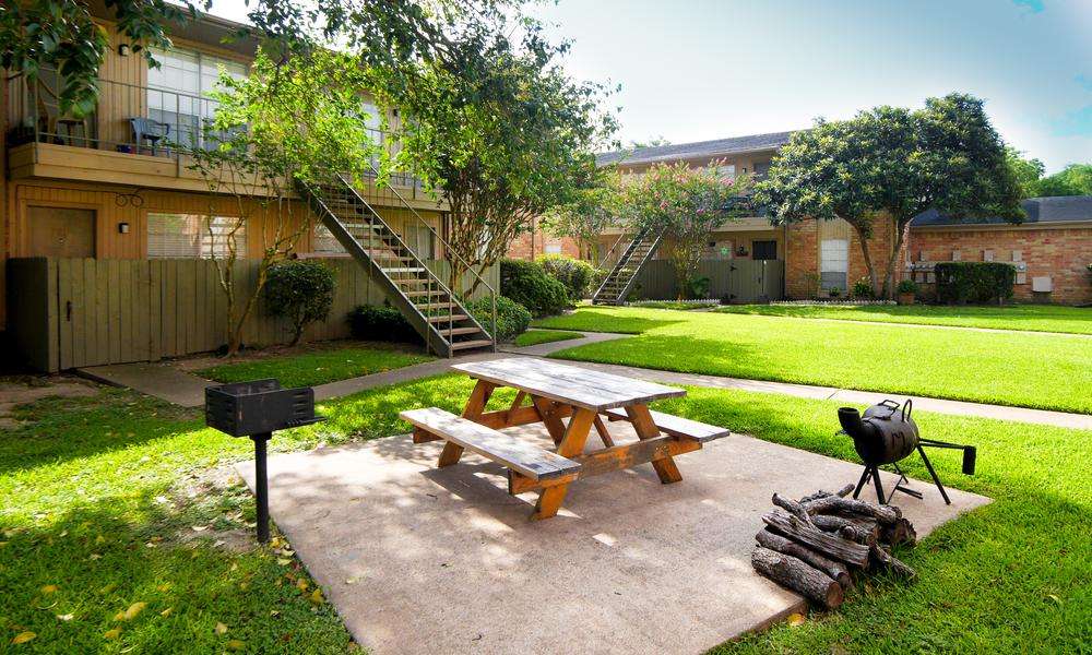 Newport Oaks Apartments | 800 E South St, Alvin, TX 77511, USA | Phone: (281) 609-7801