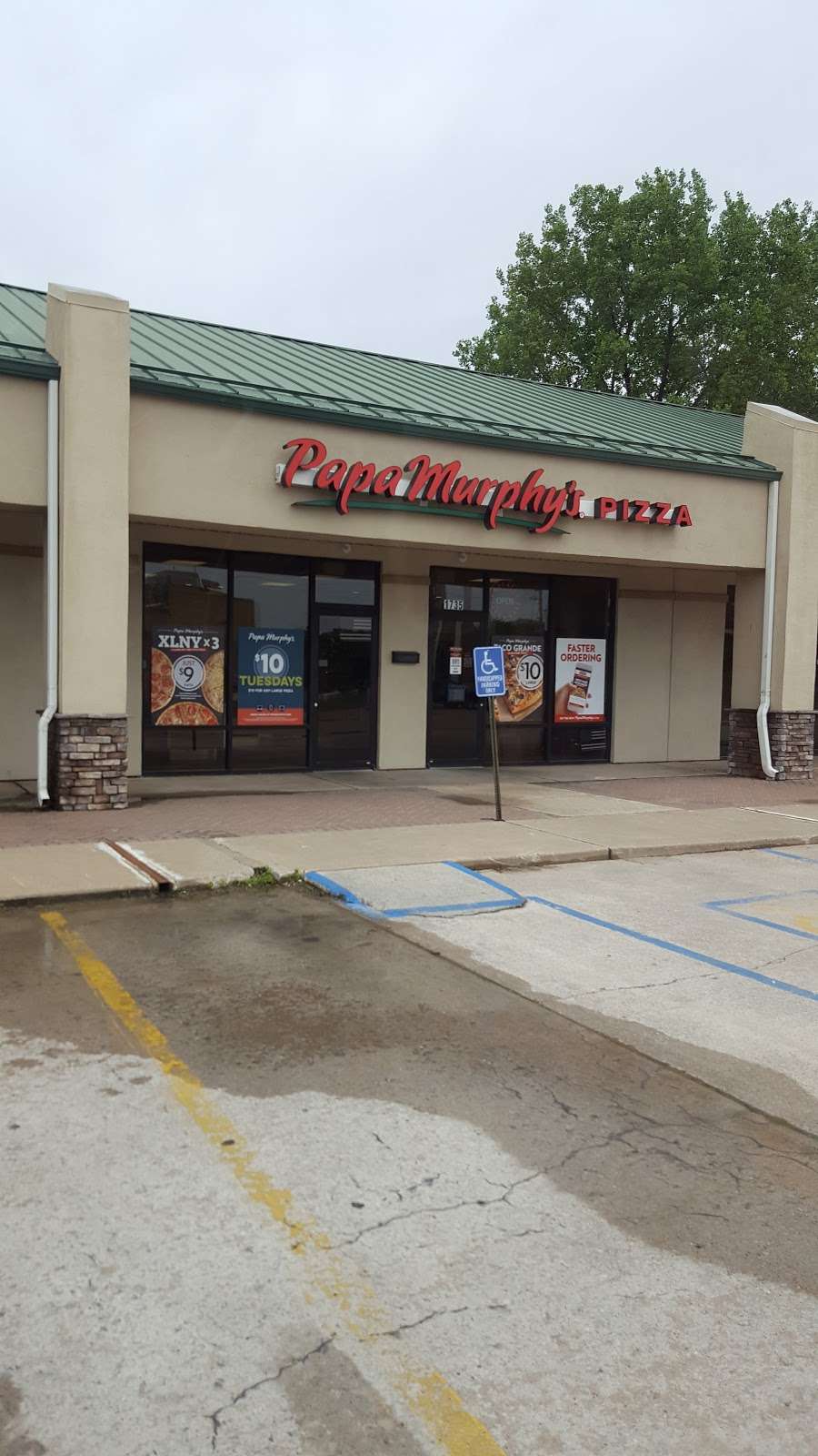Papa Murphys Take N Bake Pizza | 1735 E Ohio St, Clinton, MO 64735, USA | Phone: (660) 383-1701