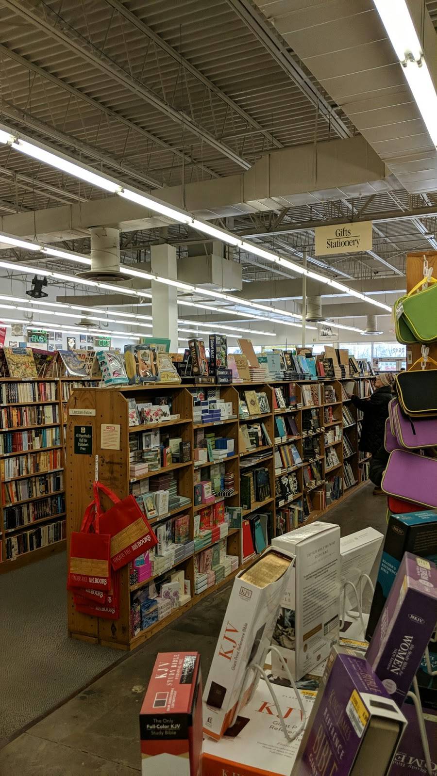 Half Price Books | 2642 Bethel Rd, Columbus, OH 43220, USA | Phone: (614) 457-6333