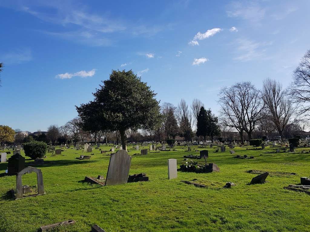 Romford Cemetery | Crow Ln, Romford RM7 0EP, UK | Phone: 01708 740791