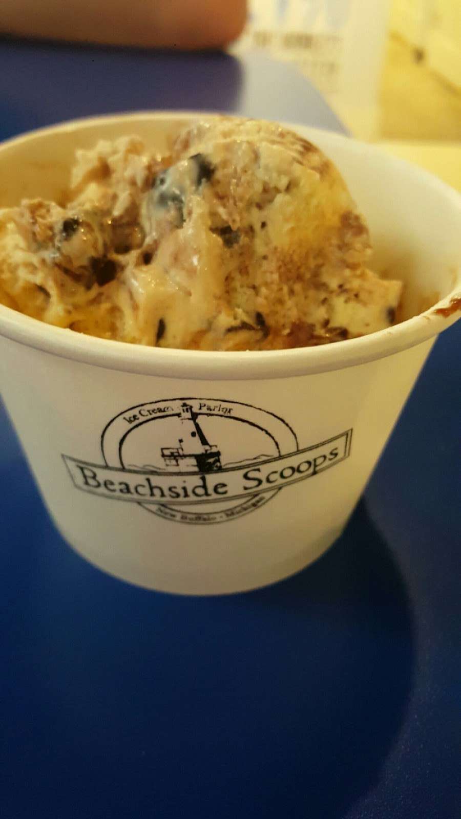 Beachside Scoops | 225 N Whittaker St, New Buffalo, MI 49117, USA | Phone: (269) 231-5186