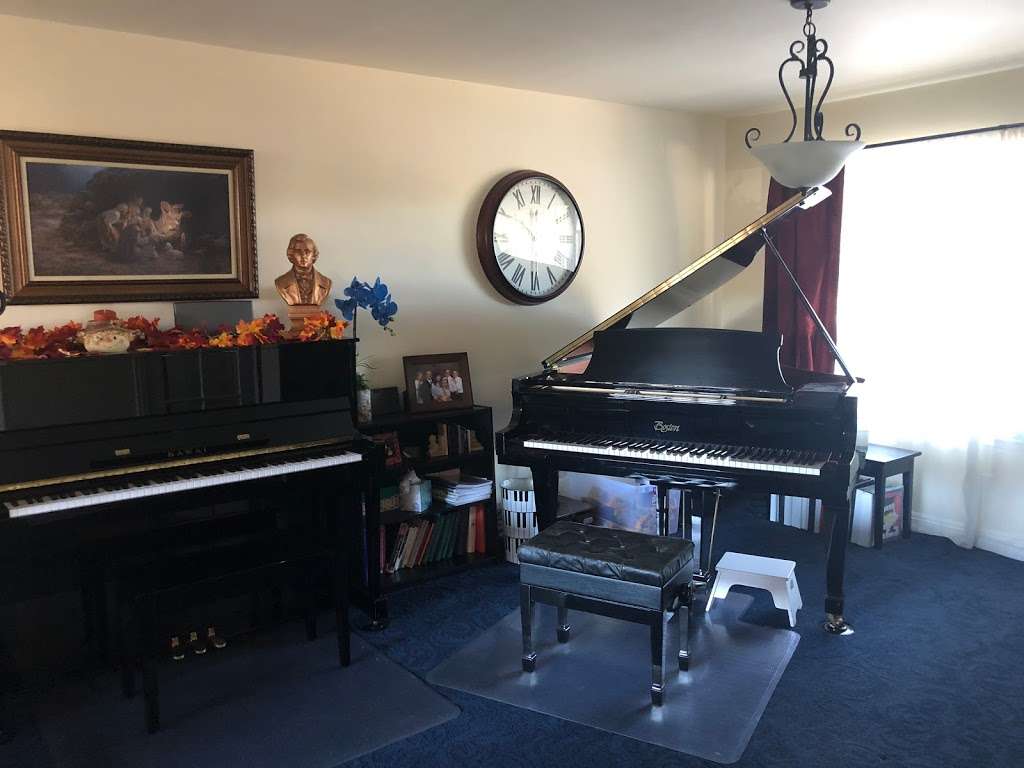 Franz Piano Studio | 17380 Utopia Rd, San Diego, CA 92128, USA | Phone: (858) 472-5923