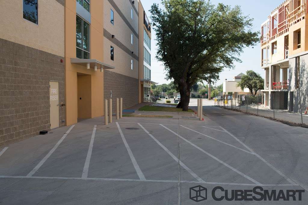 CubeSmart Self Storage | 6831 W Northwest Hwy, Dallas, TX 75225, USA | Phone: (214) 306-7919