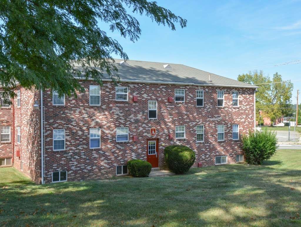 Knollwood Apartments | 30 Nutt Rd T5, Phoenixville, PA 19460, USA | Phone: (610) 933-3000