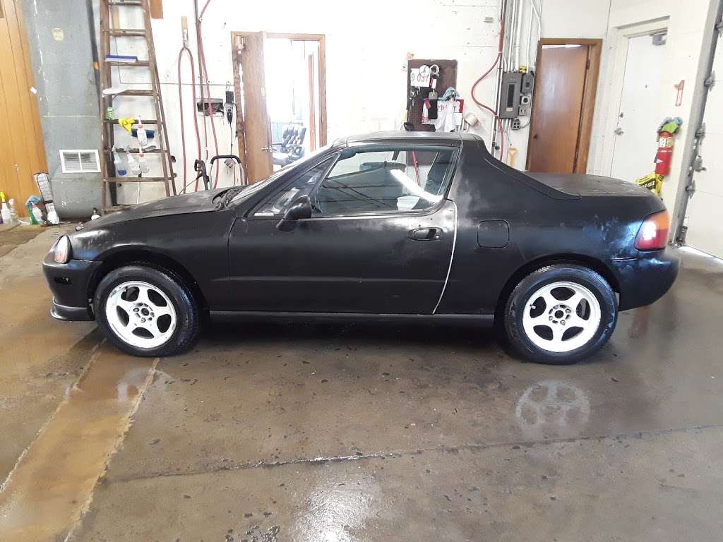 Silhouettes In Neon LLC | 2912 W Burnham St, Milwaukee, WI 53215, USA | Phone: (414) 383-8385