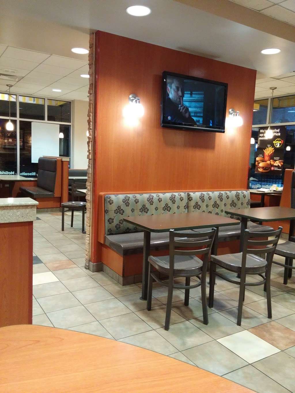 McDonalds | 6900 N Western Ave, Chicago, IL 60645, USA | Phone: (773) 274-6151