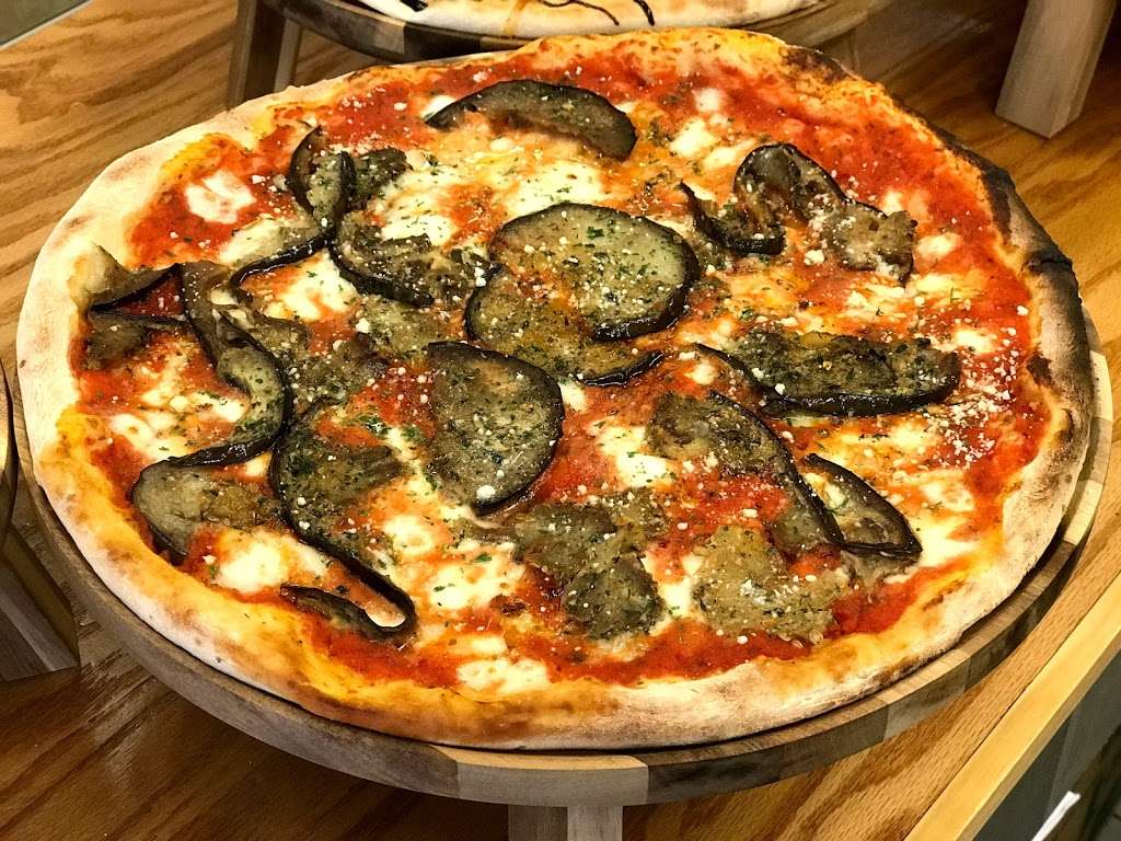 Acqua e Farina Pizzeria | 43 Berry Hill Rd, Syosset, NY 11791 | Phone: (516) 802-2272