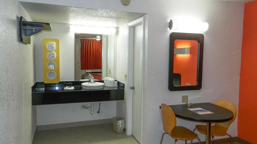 Motel 6 Oklahoma City - Airport East | 7404 S May Ave, Oklahoma City, OK 73159, USA | Phone: (405) 682-4521