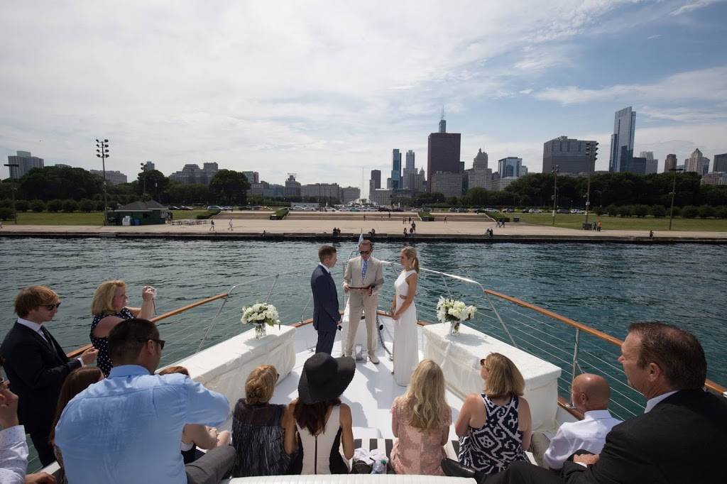 Chicago Private Yacht Rentals | 1559 S Lake Shore Dr, Chicago, IL 60605, USA | Phone: (224) 601-0220