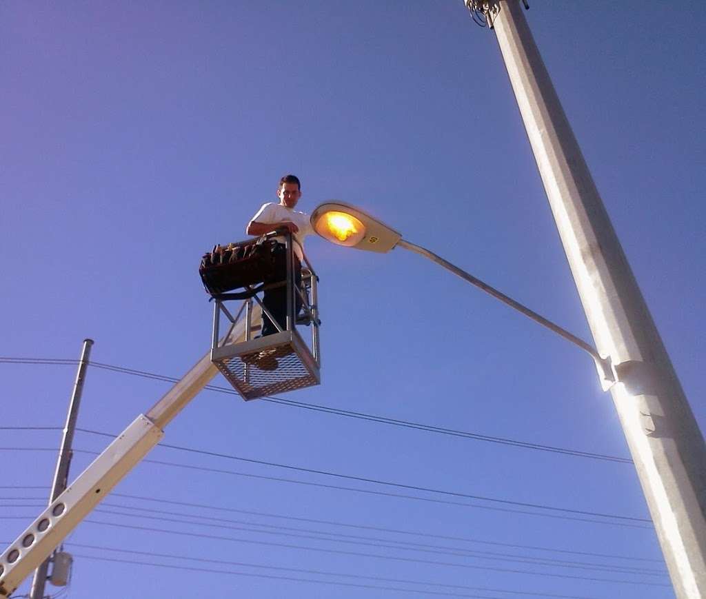 All Lights Electrical Service | 3002 Switchback Ln, Corona, CA 92882 | Phone: (951) 351-2020