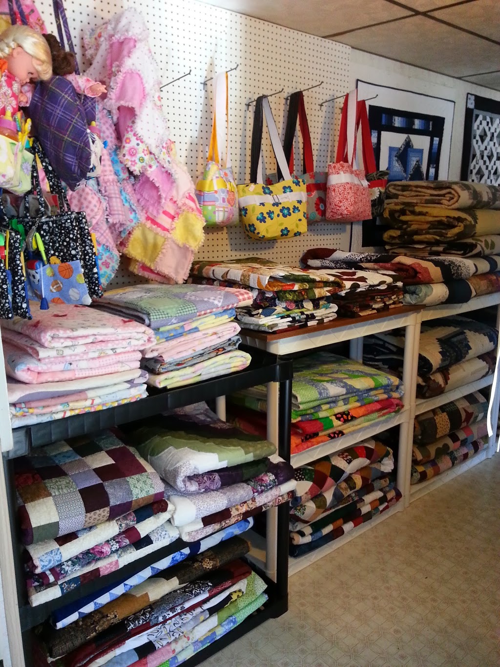 Country Lane Quilts | 221 S Groffdale Rd, Leola, PA 17540, USA | Phone: (717) 656-8476