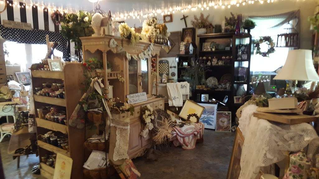 The Eclectic Cottage | 23507 Fairlake Ln, Huffman, TX 77336, USA | Phone: (281) 608-3445