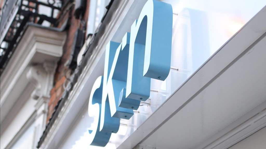 sk:n Clinics | Rowan House, Epsom KT18 7DH, UK | Phone: 0330 037 0426