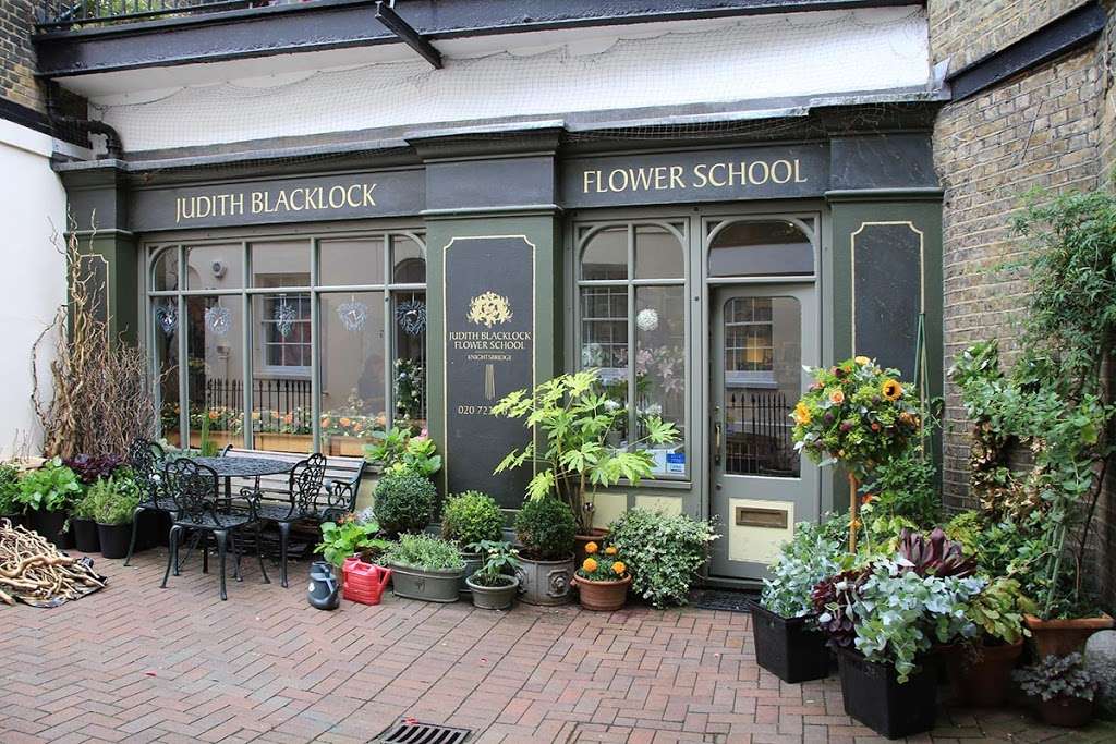 Judith Blacklock Flower School | 4-5 Kinnerton, Place South, Belgravia, London SW1X 8EH, UK | Phone: 020 7235 6235