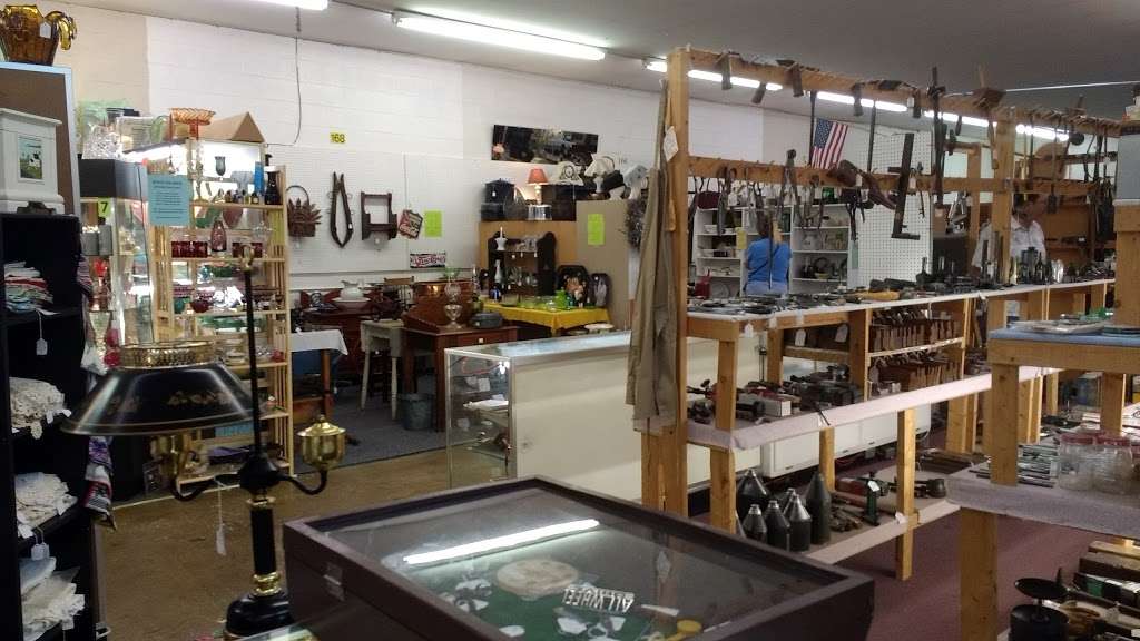 Fayetteville Antique Mall | 3653 Lincoln Way E, Fayetteville, PA 17222, USA | Phone: (717) 352-8485