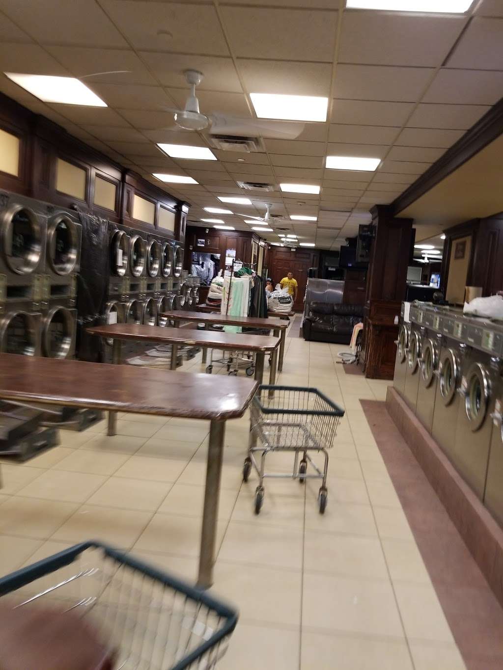 New Village Laundromat | 730 W Montauk Hwy, Lindenhurst, NY 11757, USA | Phone: (631) 225-0022