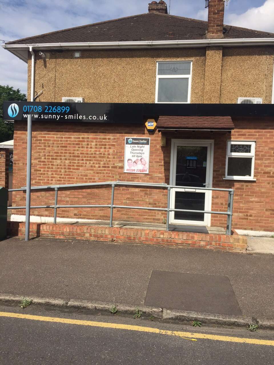 Sunny Smiles Dental & Cosmetic Innovations | 7 St. Marys Ln, Upminster RM14 2QU, UK | Phone: 01708 226899