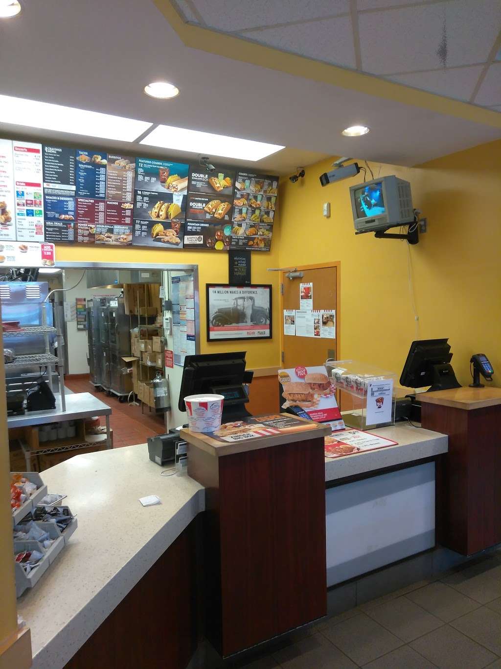 Taco Bell | 218 Broad St, Bridgewater, MA 02324, USA | Phone: (508) 697-8436