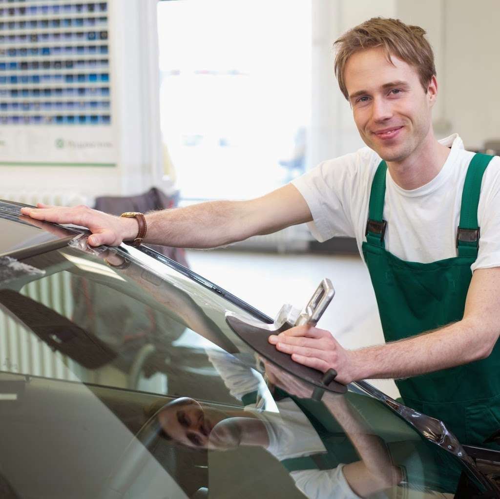 Alex Advanced Auto Glass | 15949 Downey Ave d, Paramount, CA 90723 | Phone: (562) 328-1352