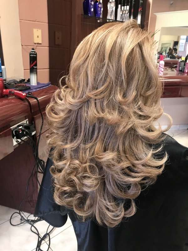 Magic Mirror Hair Salon | 2287, 601 W Lake St # E, Addison, IL 60101 | Phone: (630) 543-7161