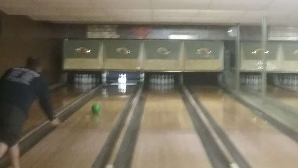 King-Pin Lanes | 418 Lincoln Ave, Fox River Grove, IL 60021, USA | Phone: (847) 639-8986