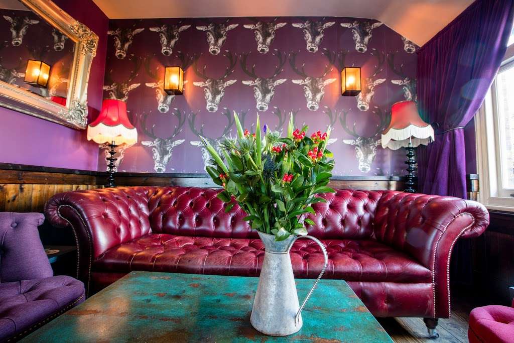 The Victoria | 10 W Temple Sheen, London SW14 7RT, UK | Phone: 020 8876 4238