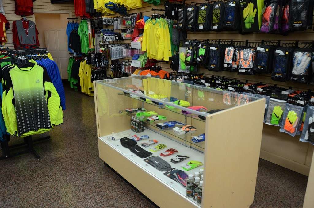 The Soccer Edge | 936 Roosevelt Rd, Glen Ellyn, IL 60137 | Phone: (630) 942-9300