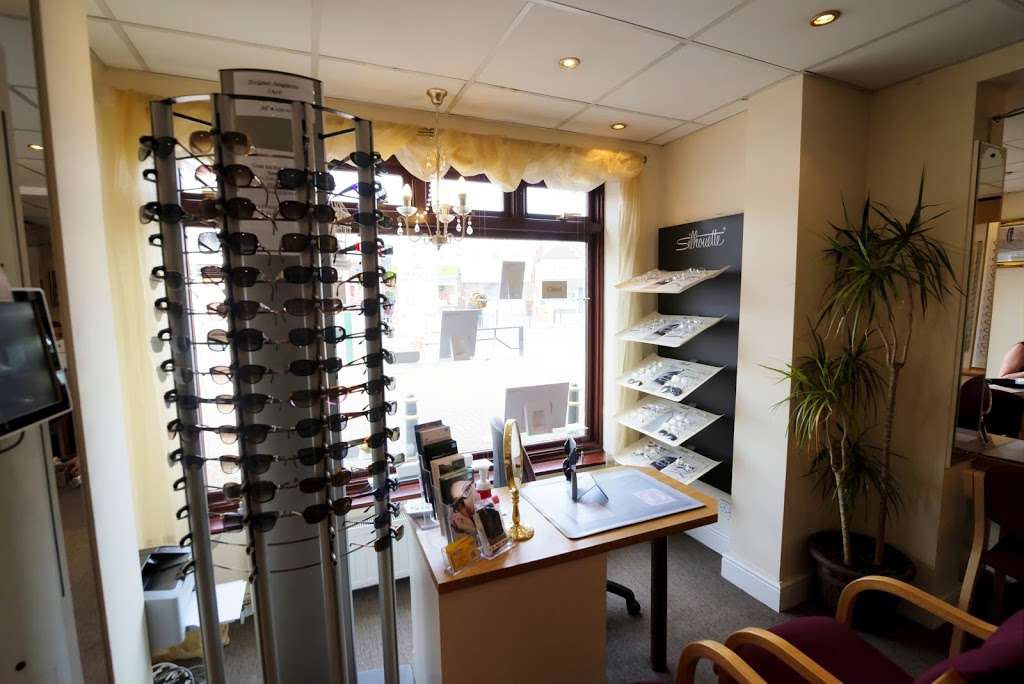 Debneys opticians | 16 Chase Cross Rd, Romford RM5 3PR, UK | Phone: 01708 737448