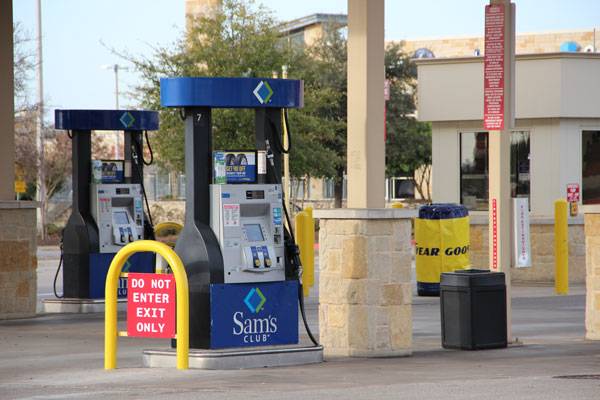 what time do sam's club gas station close