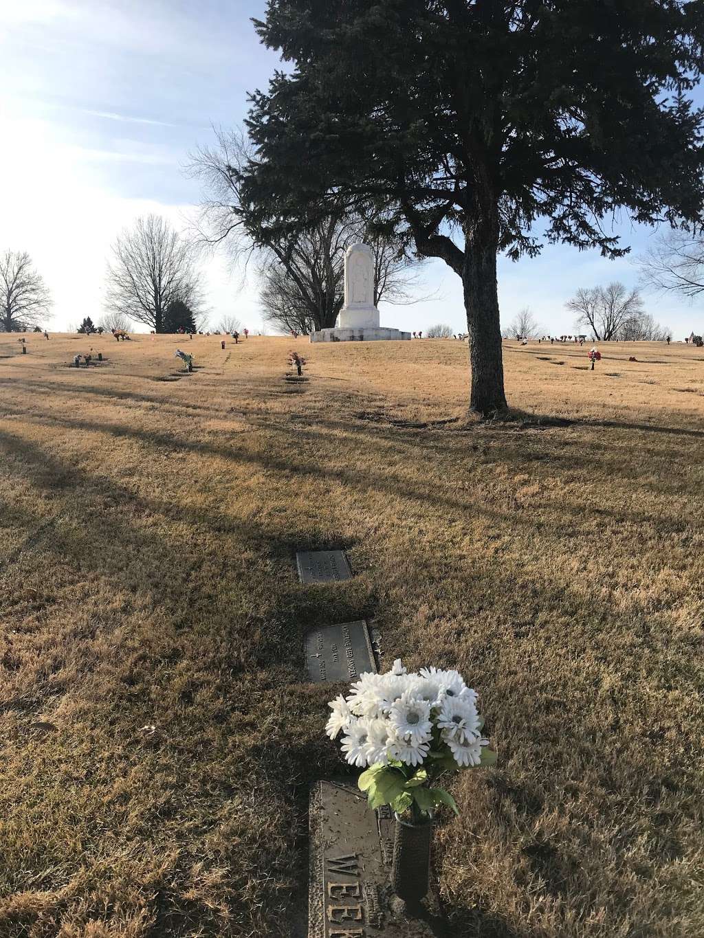 Floral Hills Cemetery | 7000 Blue Ridge Blvd, Kansas City, MO 64133 | Phone: (816) 353-1218
