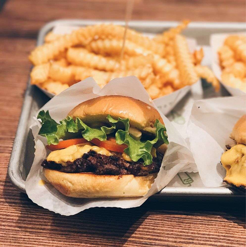 Shake Shack | 252 S Brand Blvd, Glendale, CA 91204, USA | Phone: (818) 858-1612