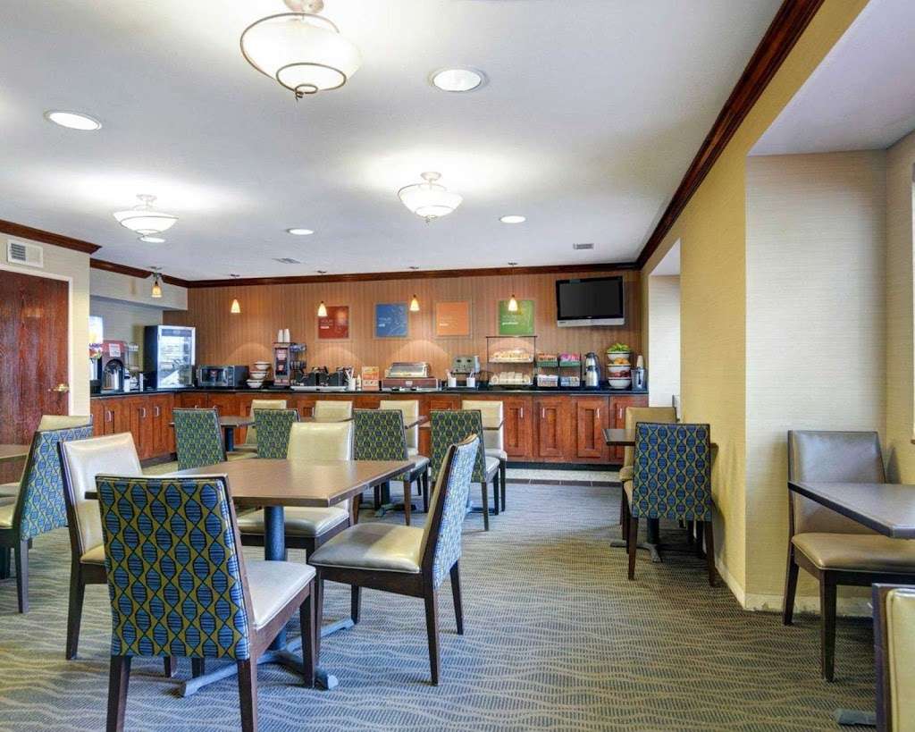 Comfort Inn & Suites Airport Dulles-Gateway | 45515 Dulles Plaza, Sterling, VA 20166 | Phone: (703) 471-5005