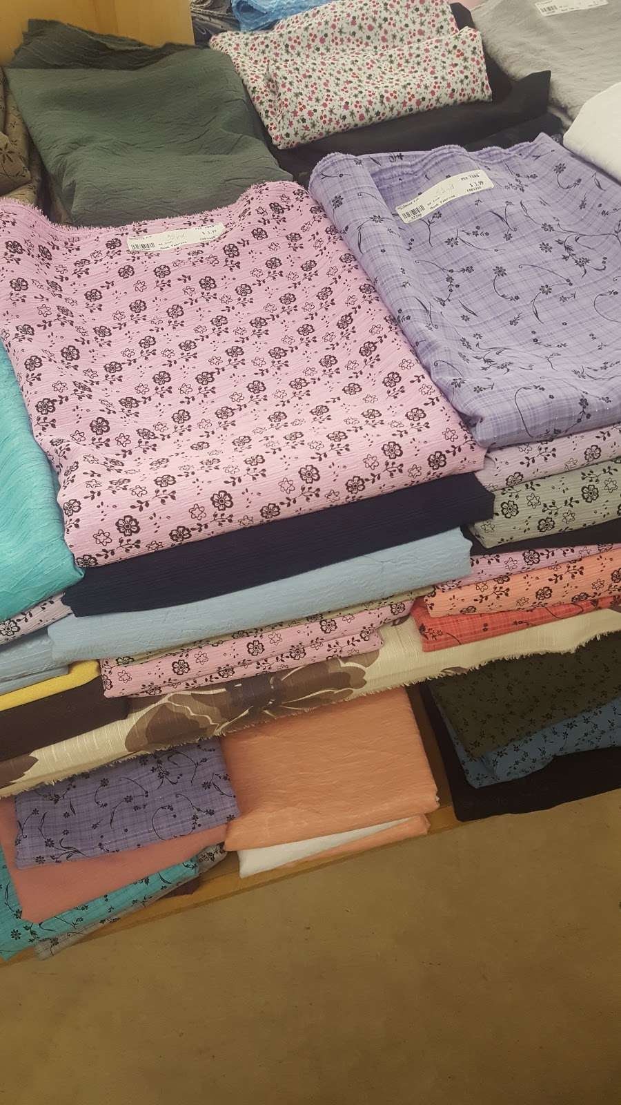 Mook Fabrics Outlet | 247 W Main St, Leola, PA 17540, USA | Phone: (717) 556-8546