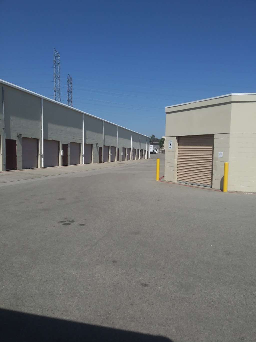 Mission Hills Self Storage | 15241 Rinaldi St, Mission Hills, CA 91345 | Phone: (818) 322-4881