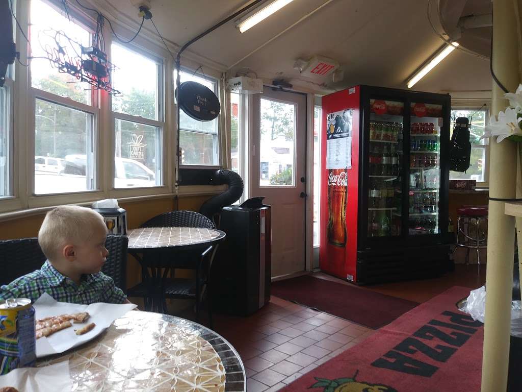 Manninos Pizzeria | 903 N Charlotte St, Pottstown, PA 19464, USA | Phone: (484) 624-5259