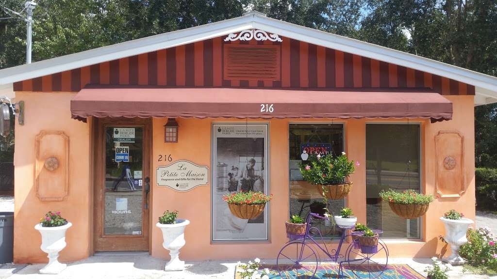 La Petite Maison | 20651 US-441 suite d-1, Mt Dora, FL 32757, USA | Phone: (321) 200-4837