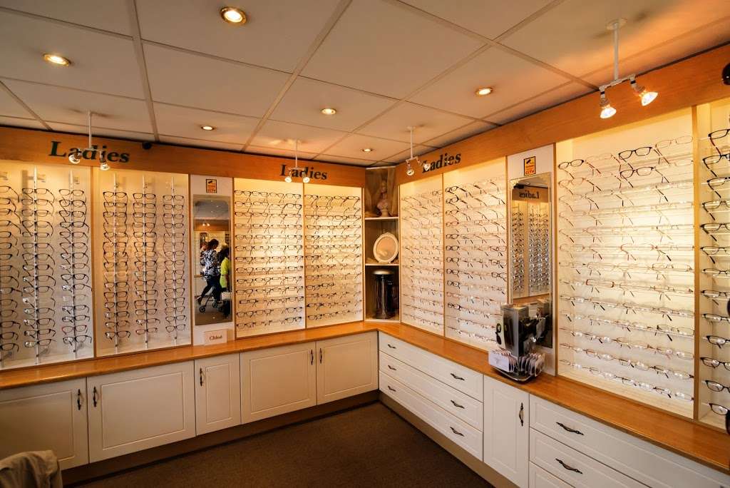 Debneys opticians | 16 Chase Cross Rd, Romford RM5 3PR, UK | Phone: 01708 737448