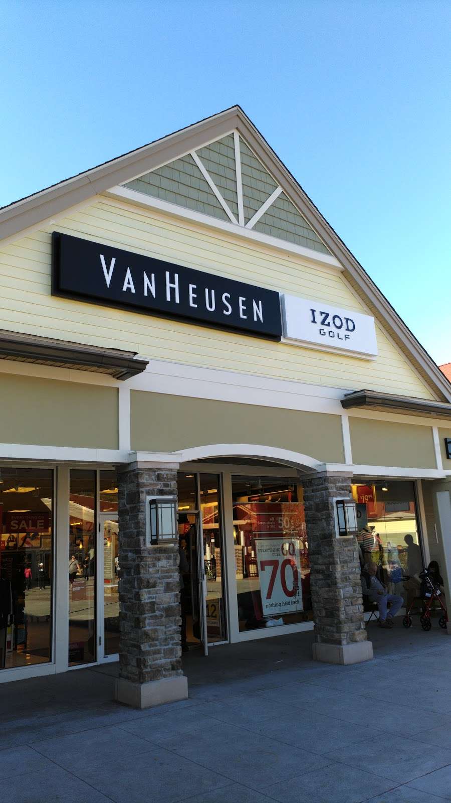 Van Heusen Factory Outlet | 280 Red Apple Ct, Central Valley, NY 10917, USA