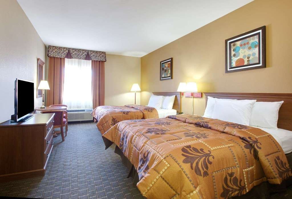 Days Inn by Wyndham Mesquite Rodeo TX | 140 Commerce Way, Mesquite, TX 75149, USA | Phone: (972) 285-1500