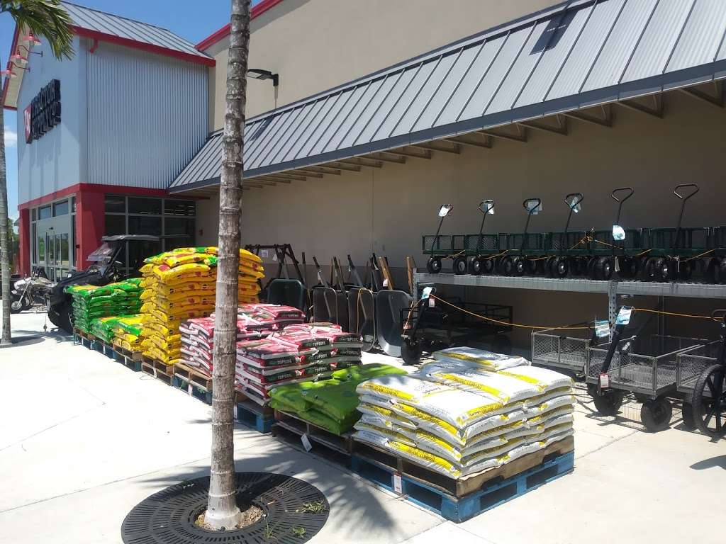 Tractor Supply Co. | 15731 Southern Blvd, Loxahatchee, FL 33470, USA | Phone: (561) 333-2223