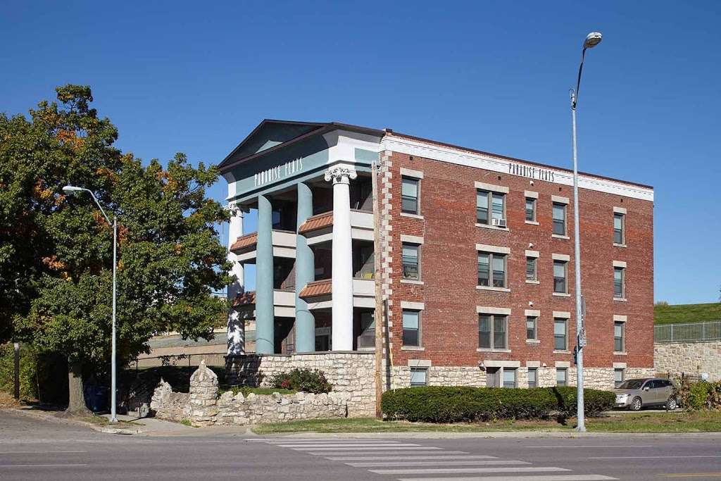 Paradise Flats Apartments | 308-310 E 34th St, Kansas City, MO 64111 | Phone: (816) 656-2451