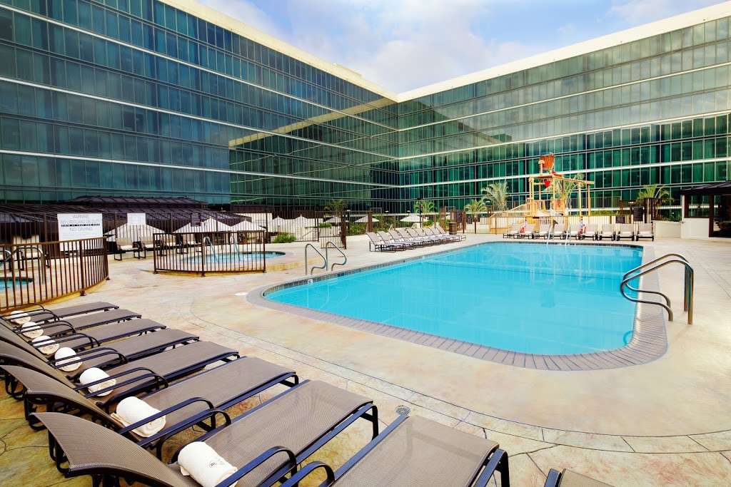 Hilton Anaheim | 777 W Convention Way, Anaheim, CA 92802, USA | Phone: (714) 750-4321