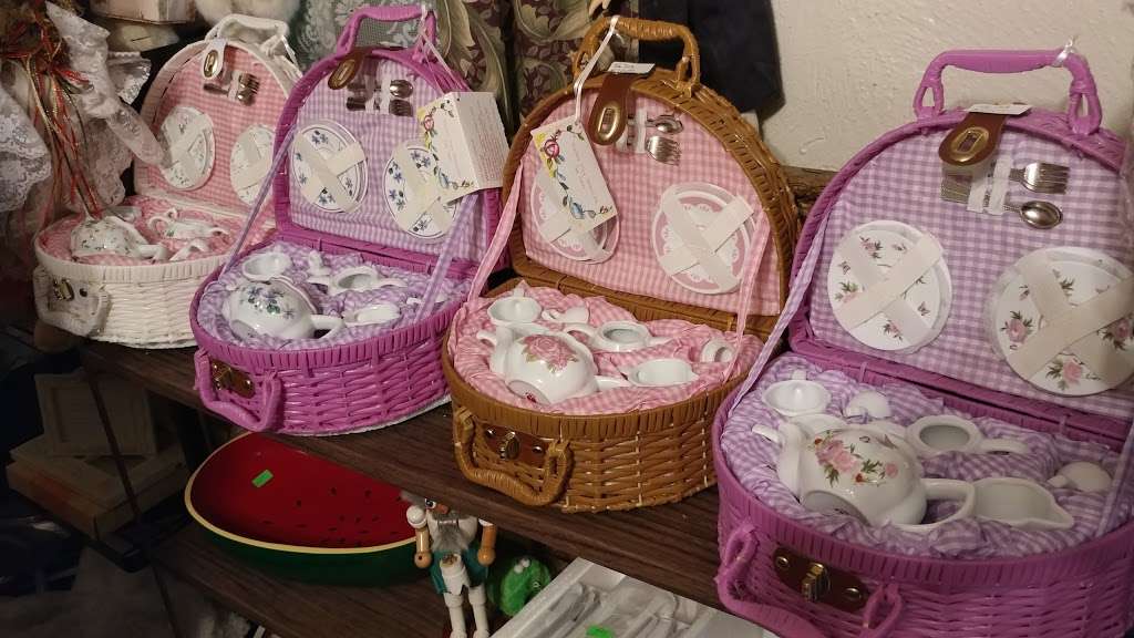 Old Farm House Tea Room | 7027 Lincoln Hwy, Thomasville, PA 17364, USA | Phone: (717) 225-0451