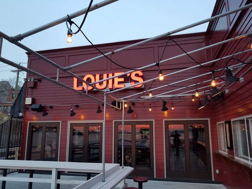 Louies Grille and Liquors | 395 Main St, Port Washington, NY 11050, USA | Phone: (516) 883-4242
